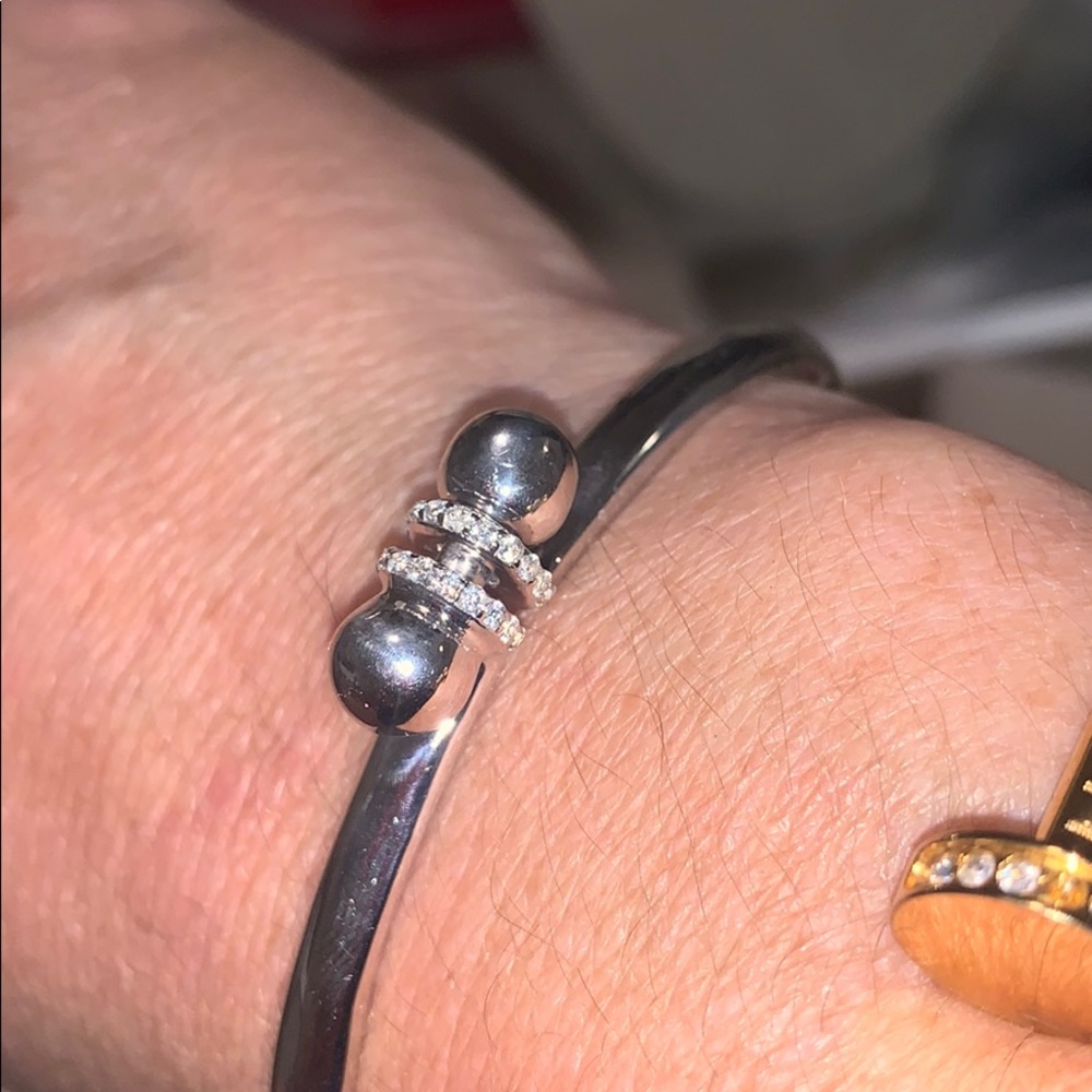 UNO de 50 1by ATTRACTION Silver Hinged Bracelet - Picture 6 of 9